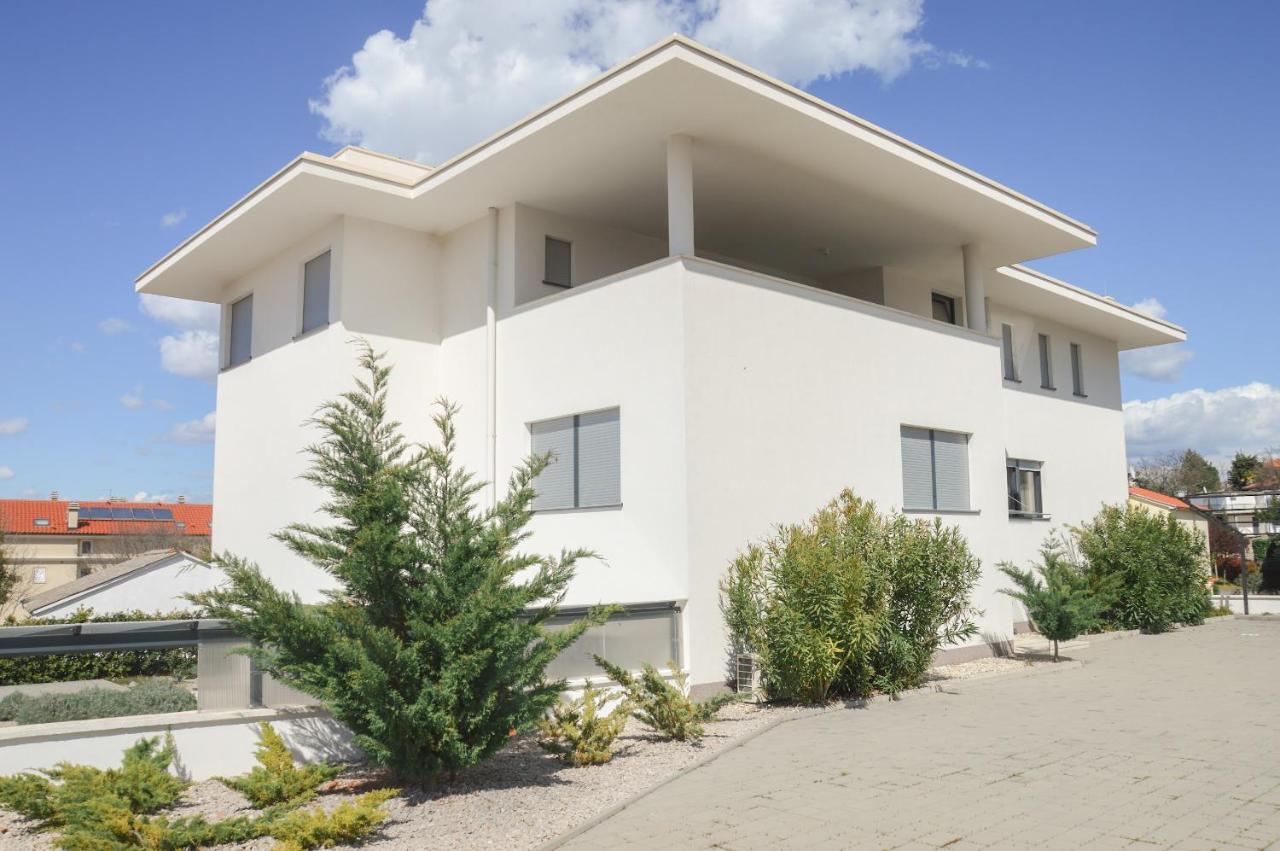 Rova Apartment Малинска Екстериор снимка