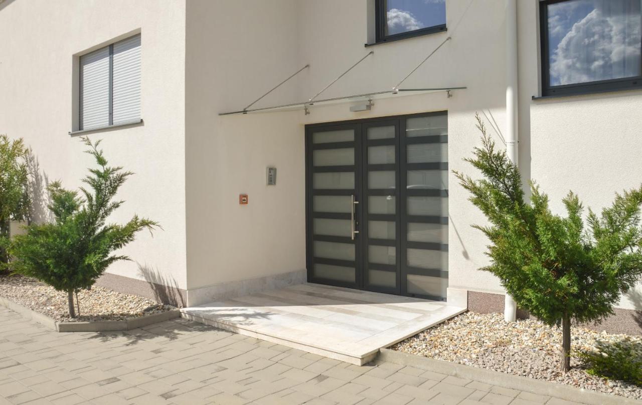 Rova Apartment Малинска Екстериор снимка